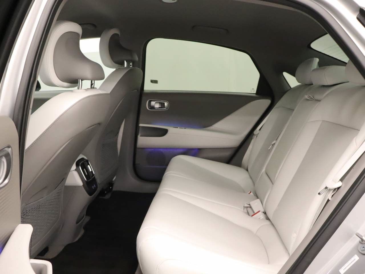 Used 2025 Hyundai Ioniq 6 SEL RWD image 18