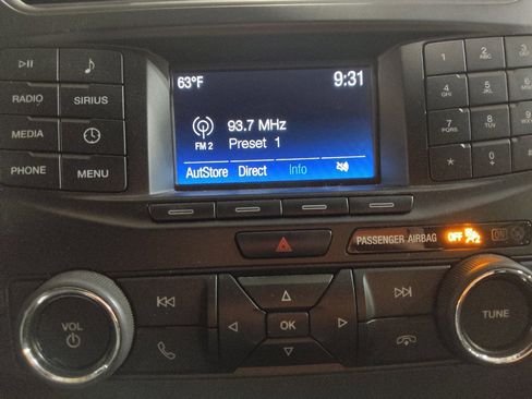 Used 2018 Ford Explorer XLT image 25