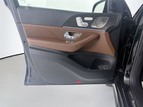 Used 2024 Mercedes-Benz GLS 450 4MATIC image 6