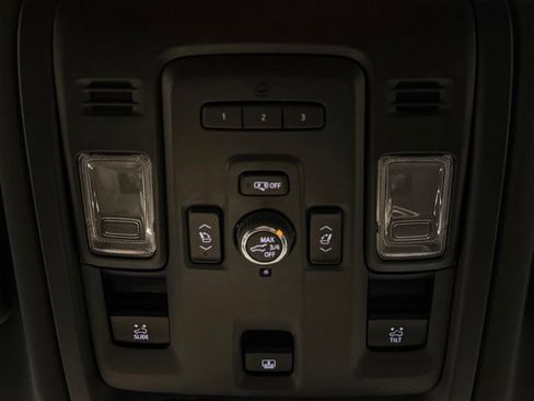 Used 2023 GMC Yukon SLT w/ SLT Premium Package AWD/4WD image 15