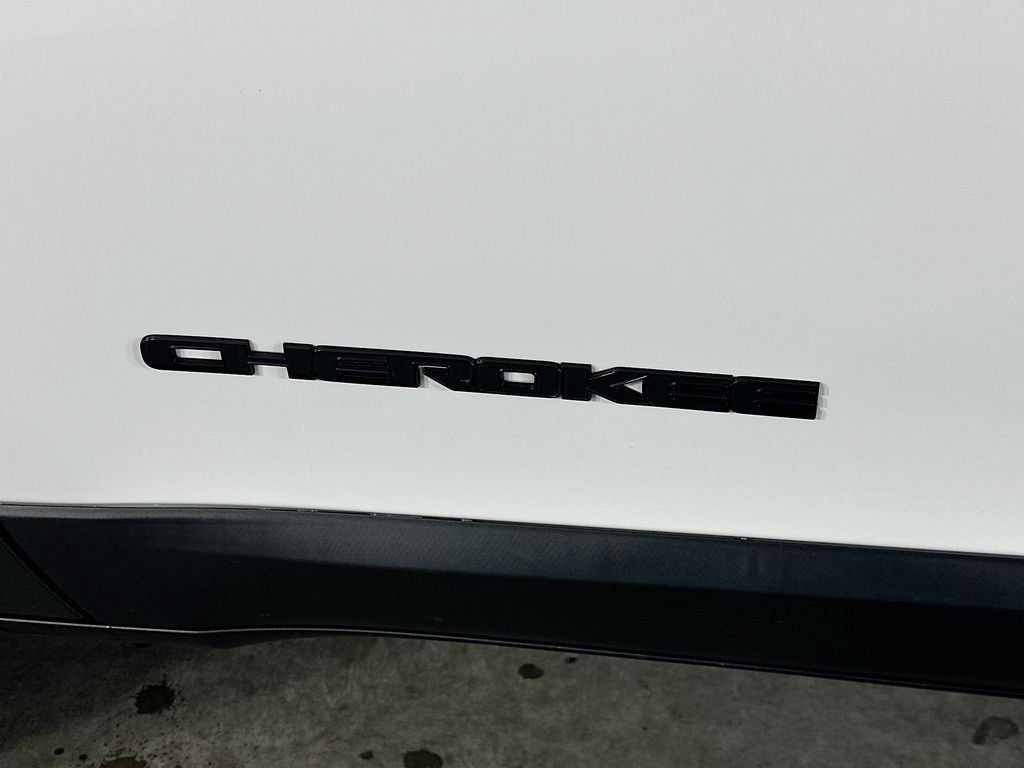 Used 2023 Jeep Cherokee Altitude Lux AWD/4WD image 27
