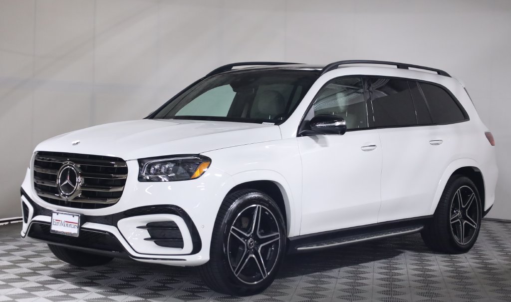 Used 2025 Mercedes-Benz GLS 450 4MATIC w/ AMG Line Exterior image 3