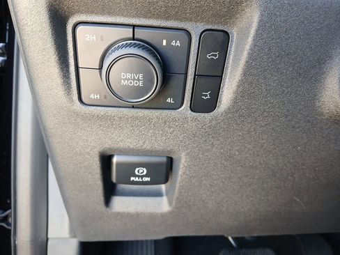 Used 2025 Ford Expedition Platinum AWD/4WD image 28