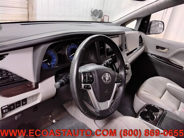 Used 2015 Toyota Sienna XLE w/ XLE Navigation Package FWD image 11