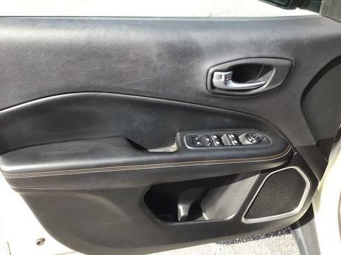 Used 2018 Jeep Compass Latitude w/ Popular Equipment Group FWD image 22