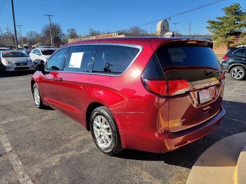 Used 2021 Chrysler Voyager LX image 24