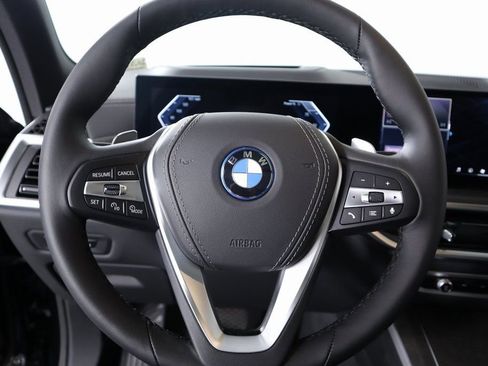 New 2025 BMW X5 xDrive50e w/ Premium Package AWD/4WD image 4