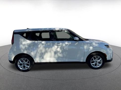 Used 2025 Kia Soul LX w/ LX Technology Package image 16