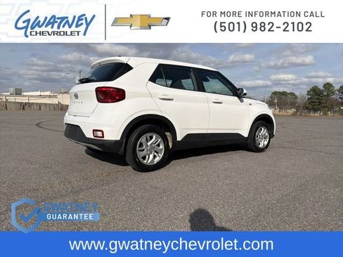 Used 2021 Hyundai Venue SE image 5