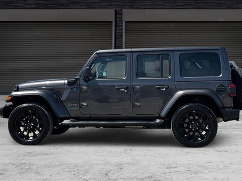 Used 2025 Jeep Wrangler Unlimited Sahara AWD/4WD image 7