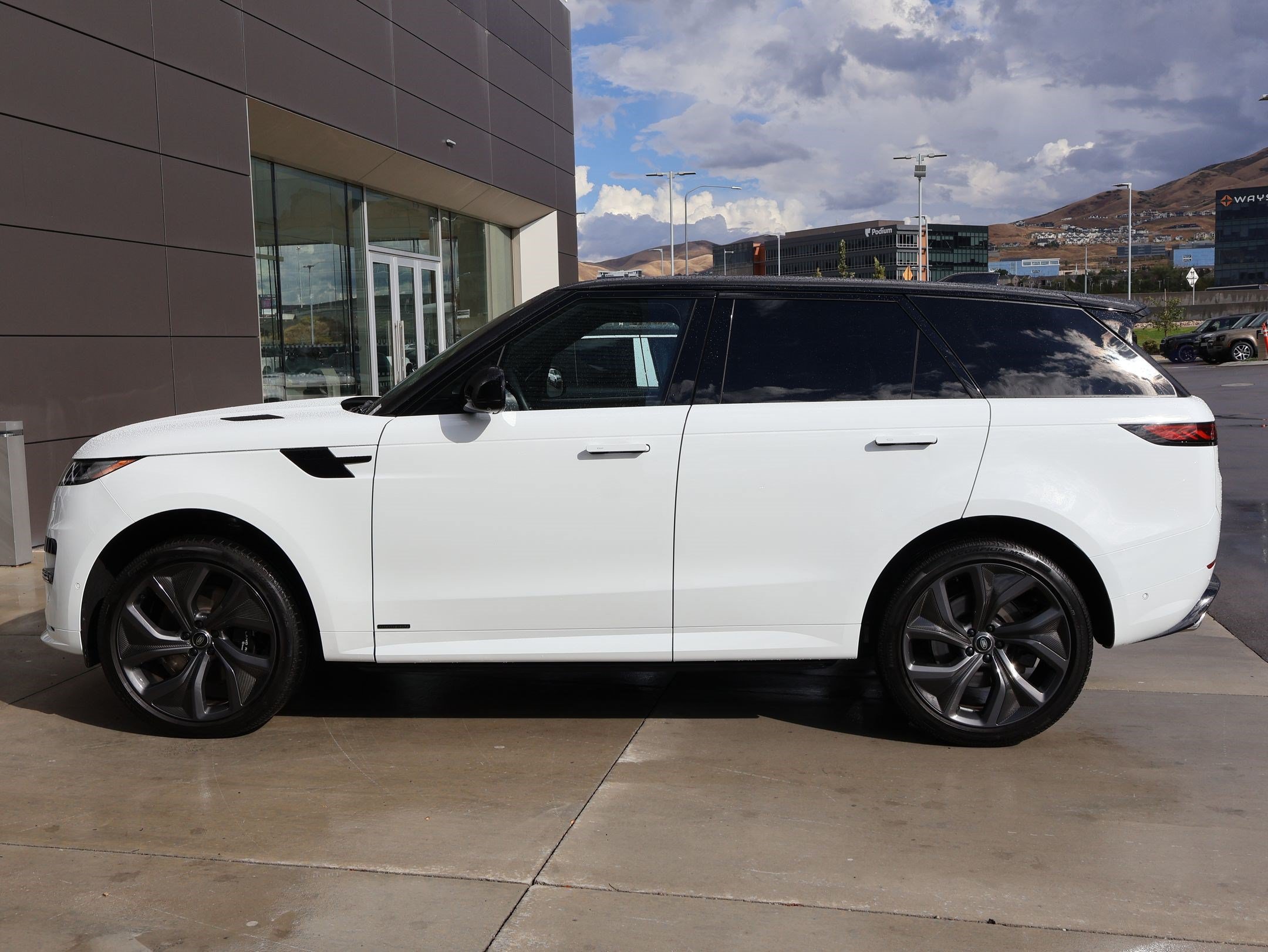 Certified 2025 Land Rover Range Rover Sport Autobiography AWD/4WD image 11