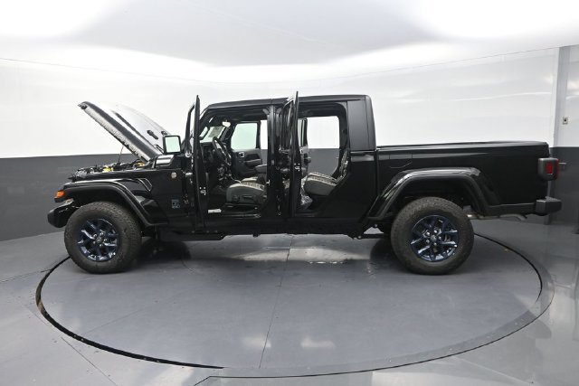 New 2026 Jeep Gladiator Sport AWD/4WD image 31