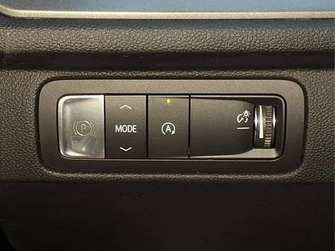 Used 2024 Chevrolet Traverse LT w/ Trailering Package FWD image 18