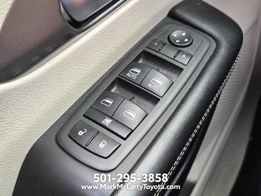 Used 2022 Chrysler Pacifica Touring-L FWD image 23