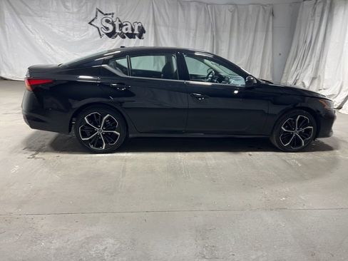 Used 2025 Nissan Altima 2.5 SR image 8