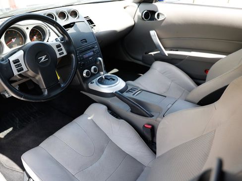 Used 2006 Nissan 350Z Touring w/ (N93) Cargo Convenience Pkg RWD image 6
