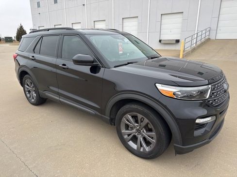 Used 2022 Ford Explorer XLT w/ Equipment Group 202A image 8