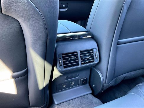 New 2026 Land Rover Range Rover Velar Dynamic SE image 16