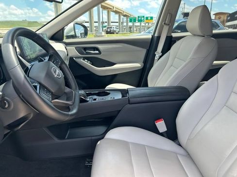 Used 2025 Nissan Rogue SL FWD image 39