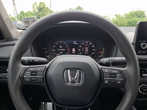 Certified 2025 Honda Accord SE image 19