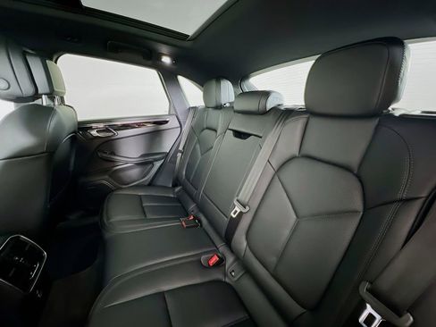 New 2026 Porsche Macan Base image 24