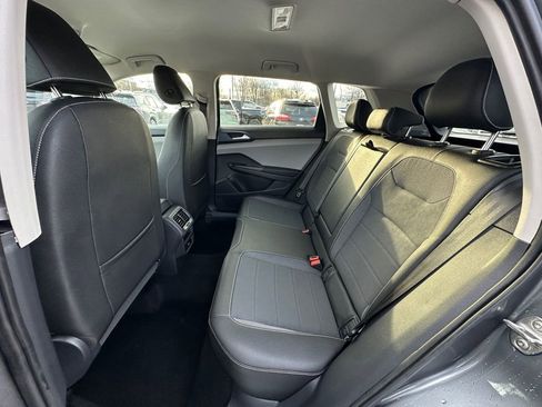 Used 2024 Volkswagen Taos SE image 20