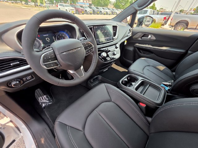 New 2027 Chrysler Pacifica Select AWD/4WD image 17