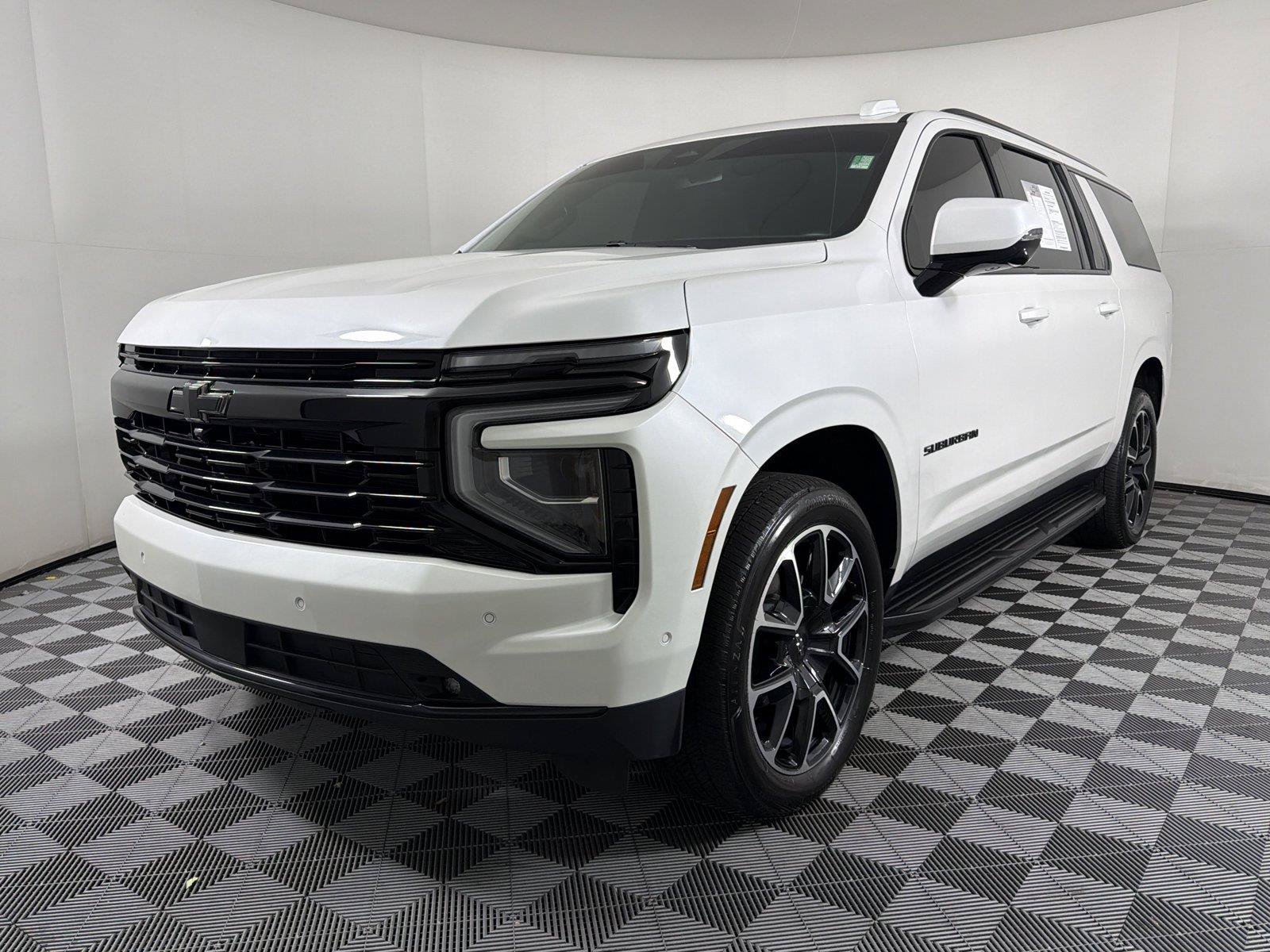 Used 2025 Chevrolet Suburban RST w/ Comfort Package RWD image 3