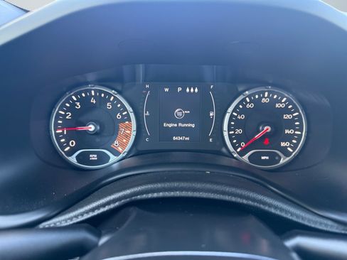 Used 2019 Jeep Renegade Altitude w/ Quick Order Package 2XM image 13