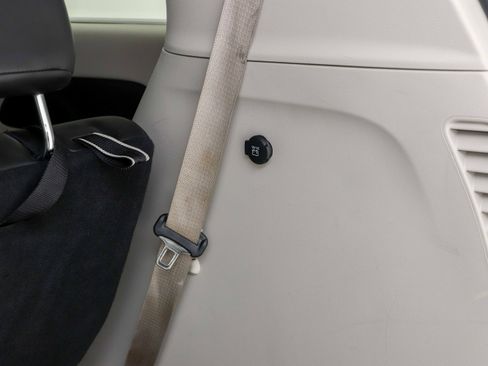 Used 2023 Chrysler Pacifica Touring-L FWD image 13