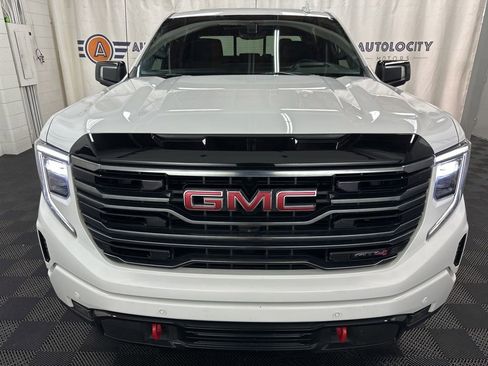 Used 2025 GMC Sierra 1500 AT4 w/ AT4 Premium Package AWD/4WD image 3