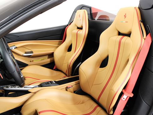 Certified 2022 Ferrari F8 Tributo RWD image 43