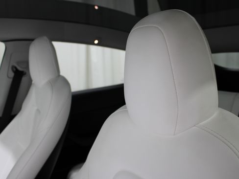 Used 2023 Tesla Model Y Performance image 4