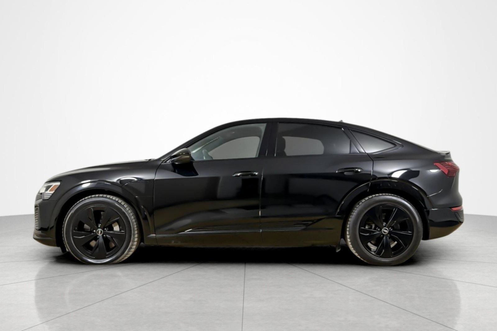 Used 2024 Audi Q8 e-tron Premium AWD/4WD image 2