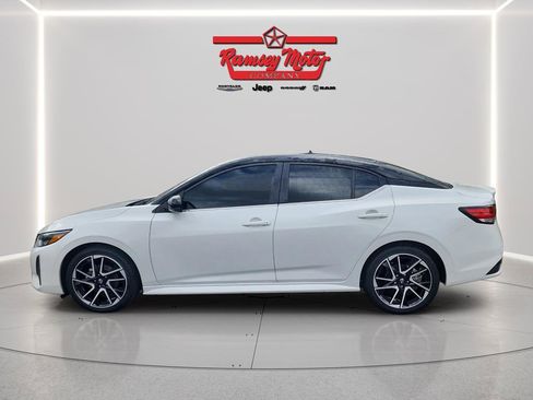 Used 2024 Nissan Sentra SR FWD image 2