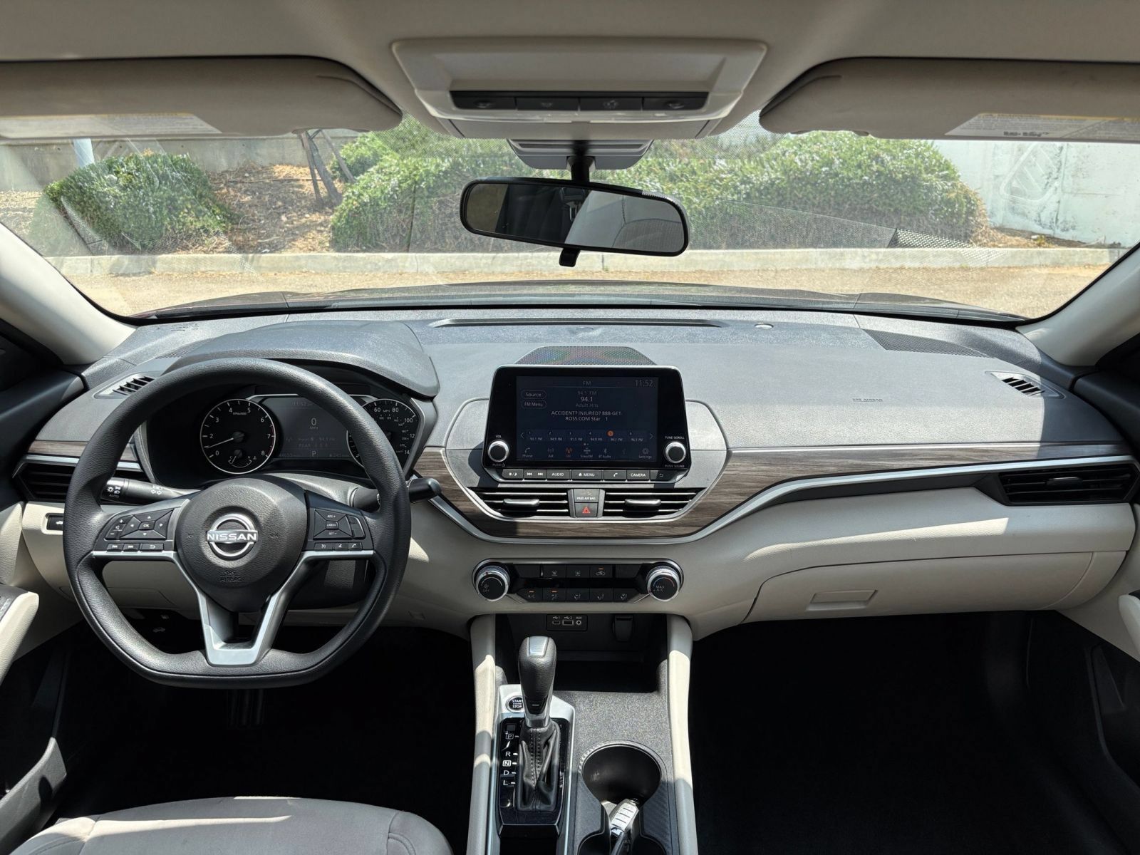 Used 2025 Nissan Altima 2.5 SV FWD image 32