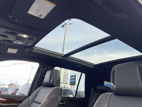 Certified 2023 Cadillac Escalade Premium Luxury image 9