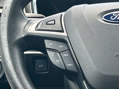 Used 2017 Ford Fusion SE w/ Fusion SE Technology Package FWD image 32
