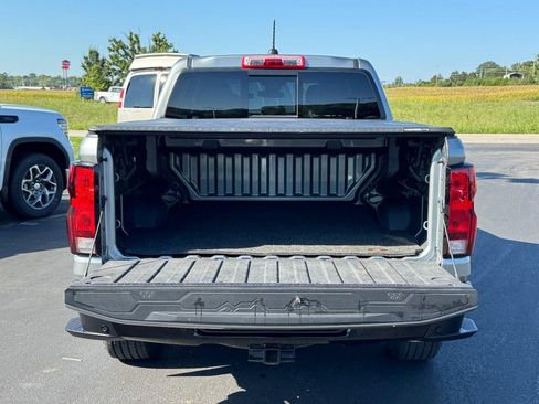Used 2025 Chevrolet Colorado W/T RWD image 7