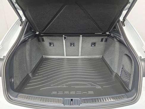 New 2026 Porsche Macan image 25