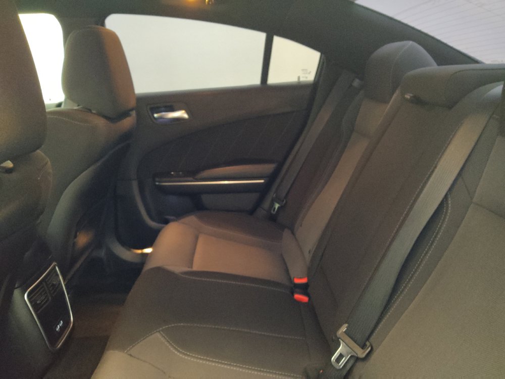 Used 2016 Dodge Charger SXT RWD image 18