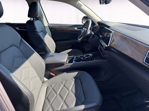 Used 2024 Volkswagen Atlas SE image 15