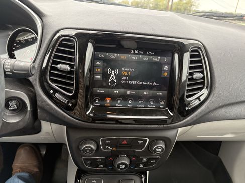 Used 2018 Jeep Compass Limited w/ Navigation Group image 16