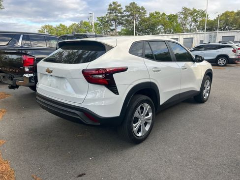 Used 2025 Chevrolet Trax LS image 5