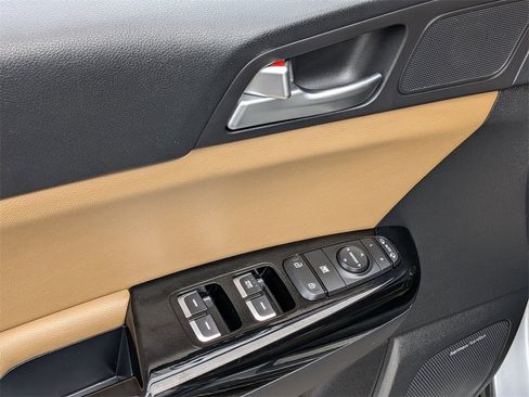 Used 2022 Kia Sportage SX image 11