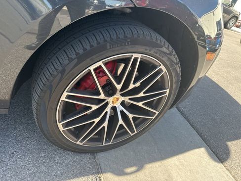 Used 2022 Porsche Macan S AWD/4WD image 4