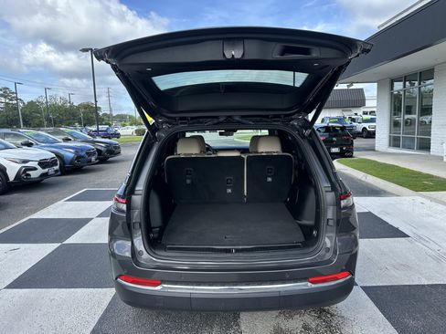 Used 2025 Jeep Grand Cherokee Limited w/ Luxury Tech Group II RWD image 5