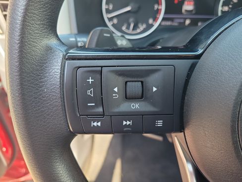 Certified 2023 Nissan Rogue SV FWD image 17