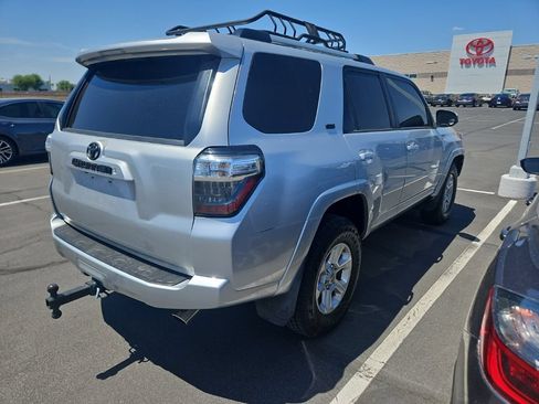 Used 2019 Toyota 4Runner SR5 AWD/4WD image 3