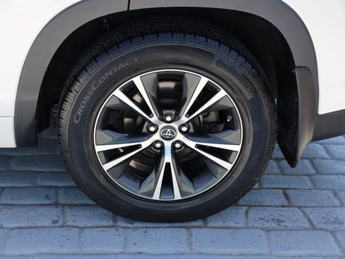 Used 2018 Toyota Highlander Plus AWD/4WD image 43